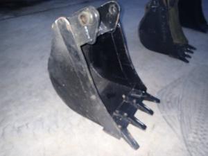 deli in dodatna oprema caterpillar 