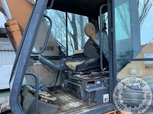 Bagri goseničarji, CASE 888B - 18 TON