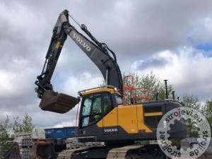 Bagri goseničarji, VOLVO EC220EL